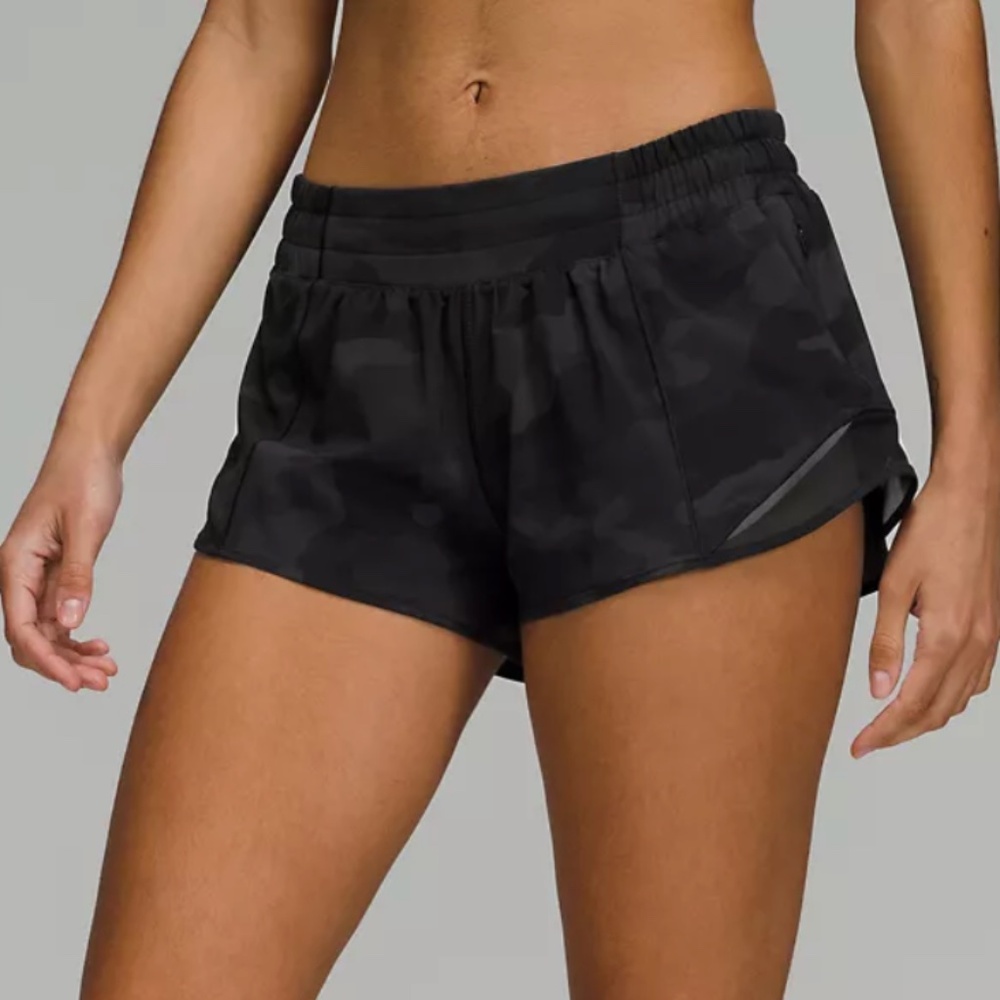Lululemon Hotty Hot Low-Rise Lined Short 2.5" Black Camo -l Size 8